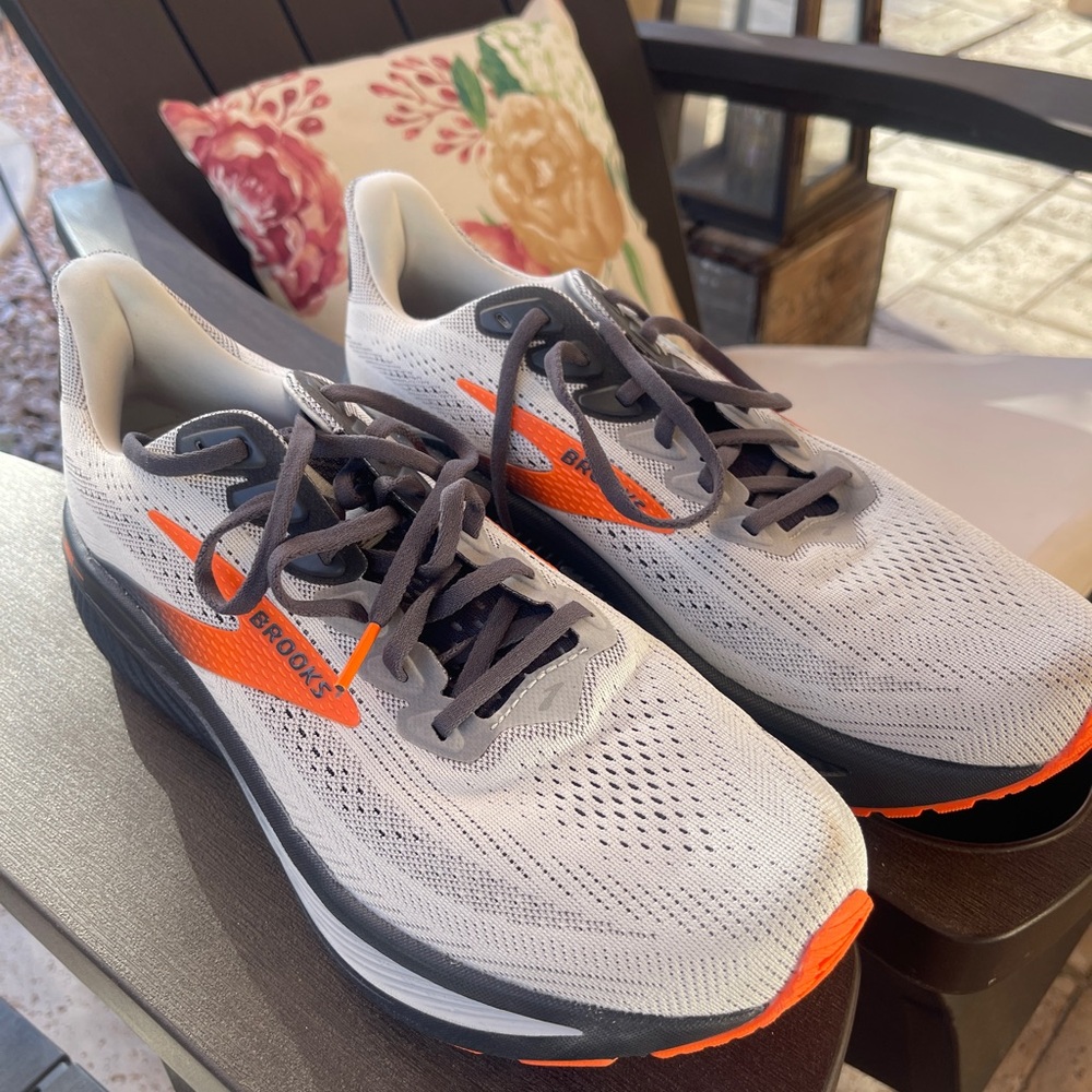 New! Brooks Size 10.5D Men’s - Ghost 17 Running shoes - like new without box
